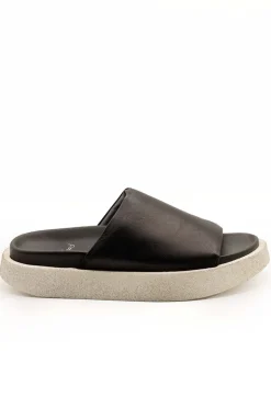 Wide Strap Sliders with Contrasting Sole in Gasoline Nero