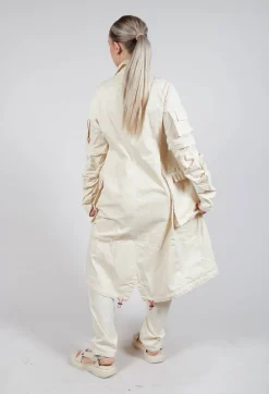 Wrinkled Long Sleeves and Point Collar Coat in Greige