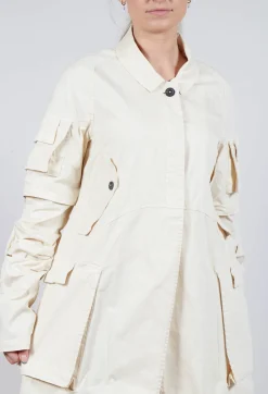 Wrinkled Long Sleeves and Point Collar Coat in Greige