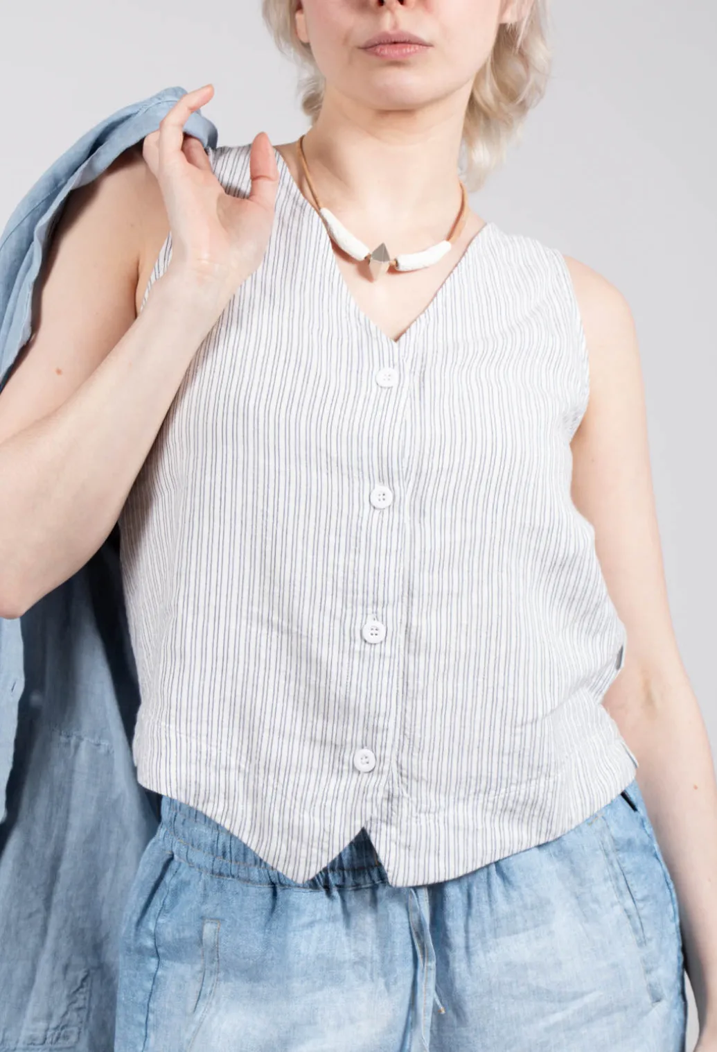 Yune Vest in Undyed Stripe