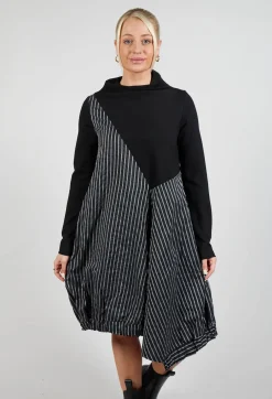 Zigzag Pinu Dress in Black and White