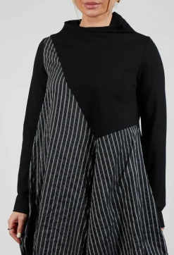 Zigzag Pinu Dress in Black and White